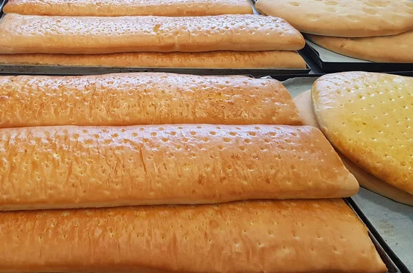 Ζεστό Ψωμί Και Focaccia Ακριβώς Έξω Από Φούρνο Που Είναι — Φωτογραφία Αρχείου