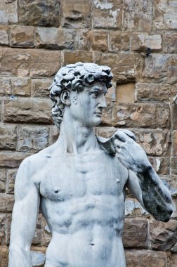 Michelangelo'nun Floransa'daki david hava ve Palazzo Vecchio önünde çürüme belirtileri ile heykeli