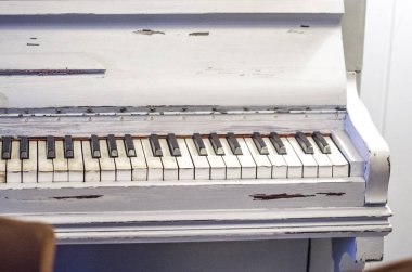 piyano müzik eski beyaz ve siyah tuşları ile