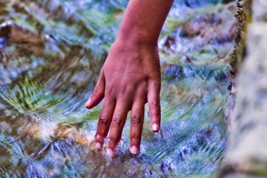 El dokunmadan su, yaşam kaynağı