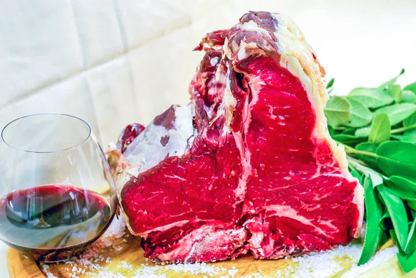 Filete Res Hueso Bien Madurado Listo Para Barbacoa Almuerzo Filete —  Fotos de Stock