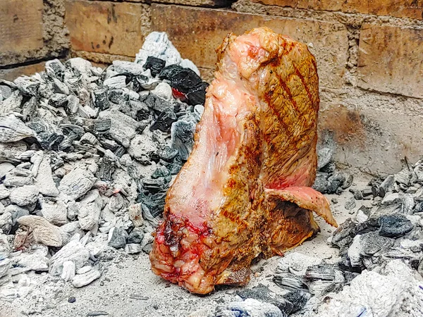 Μπριζόλα Οστών Φλωρεντίας Μαγειρεμένη Φούρνο Πυρακτώσεως Κάρβουνο — Φωτογραφία Αρχείου