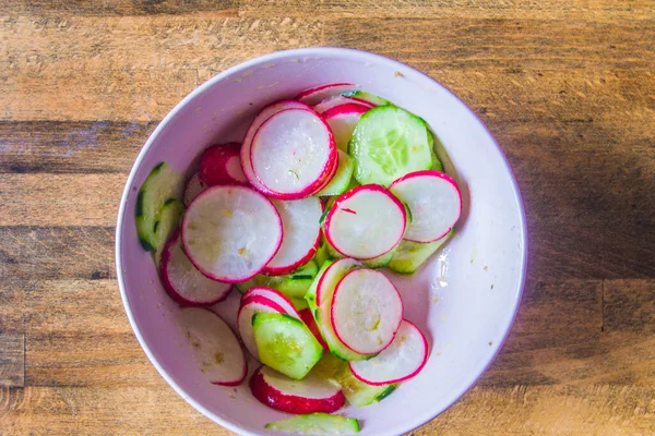 Sağlıklı Turp Kabak Salatası Sirke Yağı Tuz Biber Sirke Limon — Stok fotoğraf