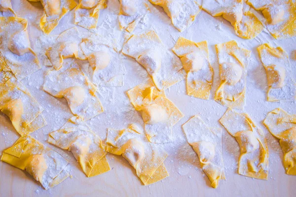 Manos Ama Casa Italiana Preparando Pasta Huevo Para Almuerzo Fiesta —  Fotos de Stock