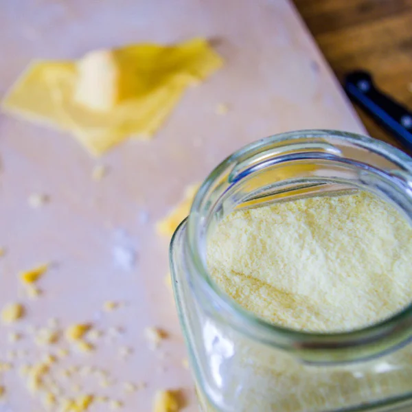 Händerna Den Italienska Hemmafrun Som Förbereder Äggpasta För Festlunch Ravioli — Stockfoto