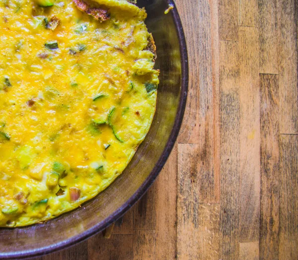 Braadpan Met Omelet Van Eieren Courgette Kaas Olie Zout Peper Stockfoto