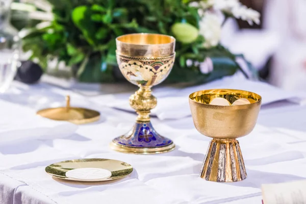 Altar Consecrated Host Becomes Body Jesus Christ Chalice Wine Blood — Stock Photo, Image
