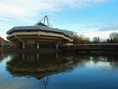 York Üniversitesi Merkez Salonu ve Kampüs Gölü