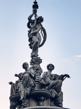 Edinburgh Şatosu 'nun önündeki Ross Çeşmesi, İskoçya