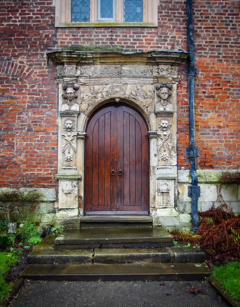 Escudo Armas Medieval Signo Heráldico Sobre Entrada King Manor Universidad — Foto de Stock