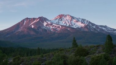 Kaliforniya, Shasta Dağı 'nda gün batımı