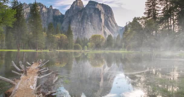 Yosemite Valley Paesaggio Nebbioso Riflessi Dell Acqua — Video Stock