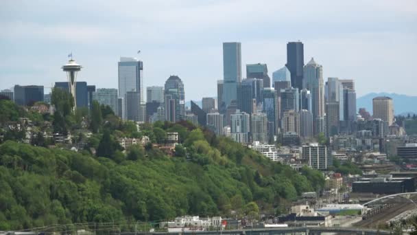 Seattle Skyline Con Casas Del Noroeste Del Pacífico — Vídeo de stock