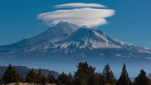 Lenticulaire Wolken Boven Berg Shasta Californië — Stockvideo