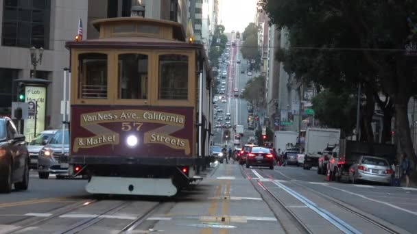 Kábeles Autó Kalifornia Utcában San Francisco Belvárosában — Stock videók