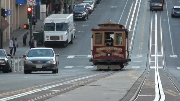 Kabel Mobil Mengemudi Perbukitan San Francisco — Stok Video