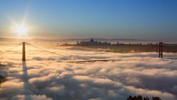 Puente Golden Gate Horizonte San Francisco Amanecer Con Luz Cálida — Vídeo de stock