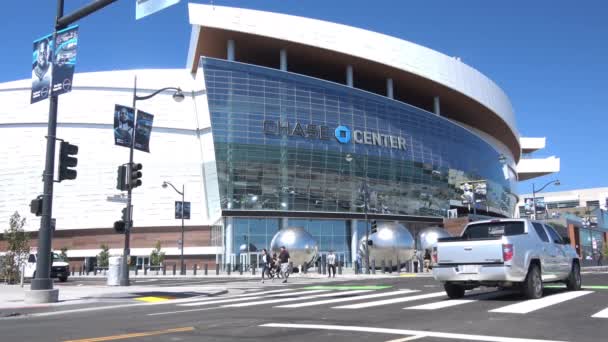 カリフォルニア州サンフランシスコ 2019年9月11日 ウォリアーズバスケットボールがメインの魅力となるブランドの新しいチェイスセンターがオープンする準備が整いつつあります — ストック動画
