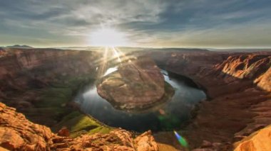 Arizona 'da Horseshoe Bend' de günbatımı
