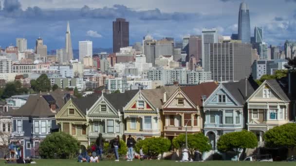 San Francisco Nun Ünlü Boyalı Kadınları Ndaki Canlı Şehir Manzarası — Stok video