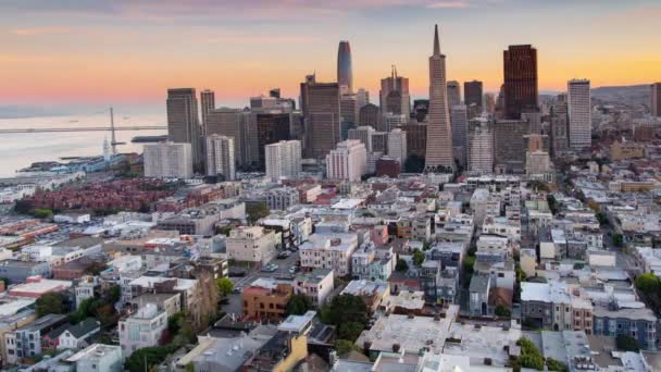 サンフランシスコ日没時のダウンタウンのスカイライン — ストック動画