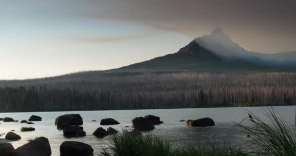 Nuvole Fumose Sul Monte Washington Dell Oregon Con Cielo Fuoco — Video Stock