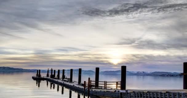Pier Vid Vattenbrynet Vid Solnedgången Lake Tahoe — Stockvideo