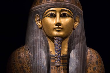 Leiden, Hollanda - Ocak 04, 2020: Eski Mısır 'dan kalma eski bir lahitin yakın çekimi.