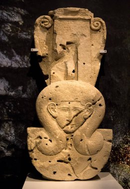 Leiden, Hollanda - JAN 04, 2020: Eski bir taş hathor başkent heykeli. Limasol.