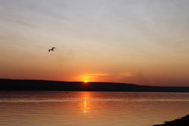 Volga Nehri üzerinde gün batımı