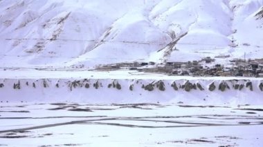 Kış spiti manzarasının panoramik görüntüsü