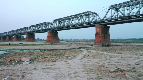 Aerial footage of drone going through the pillars of a railway bridge near Taj Mahal ,Agra , India — Stock Video