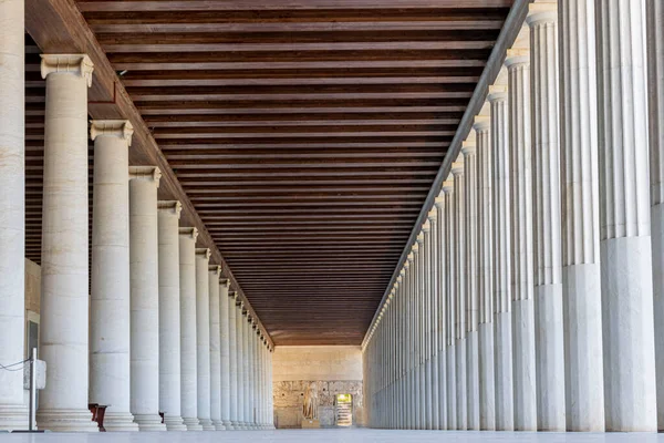 아테네의한 박물관의 기둥들 — 스톡 사진