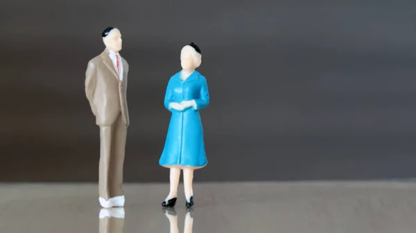 Hablando Concepto Hombre Mujer Miniatura Hombre Miniatura Mujer — Foto de Stock