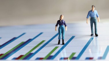 Toplumdaki kadın ve erkek arasındaki fark kavramı. Minyatür İnsanlar.