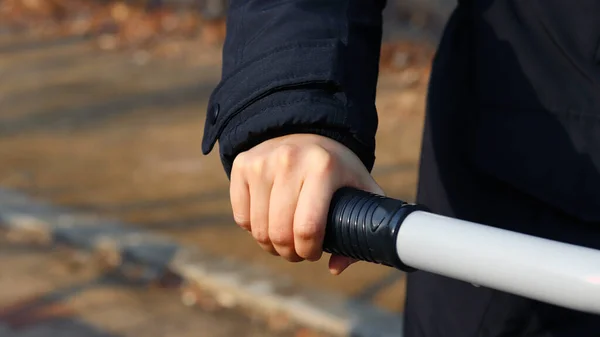 Oefening Gezondheid Handen Vast Aan Greep Van Een Trainingsapparaat — Stockfoto