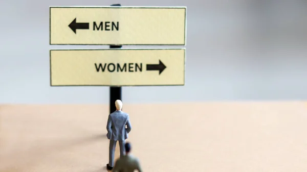Discriminación Masculina Femenina Hombres Miniatura Hitos Que Conducen Los Hombres — Foto de Stock