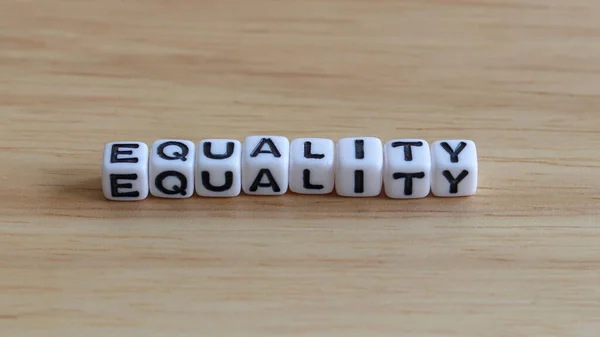 Textová Krychle Equality Pozadí Dřeva — Stock fotografie