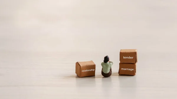 Koncept Člověka Kterému Záleží Budoucnosti Miniaturní Lidé Box — Stock fotografie