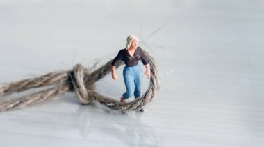 İpe sıkışmış bir kadının minyatürü..