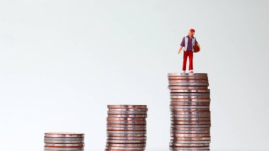 Fiyat artışı ve emeklilik planları kavramı.