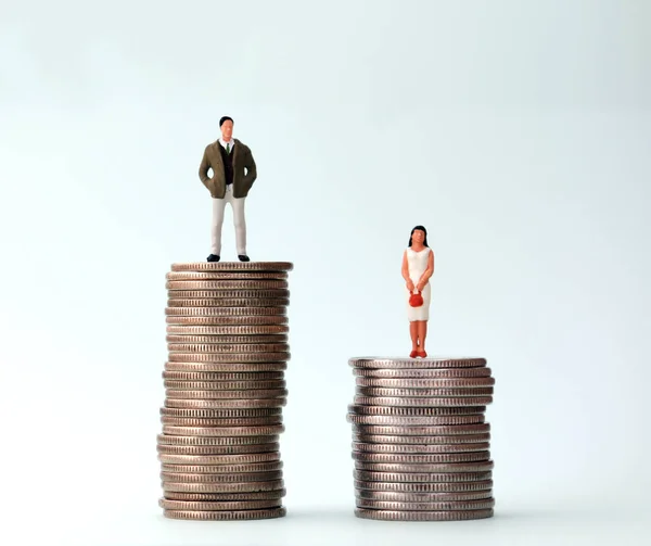 Miniature Man Miniature Woman Standing Pile Coins Different Heights — Stock Photo, Image