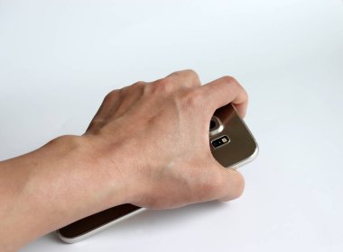 Smartphone 'u gizlice tutan bir el..