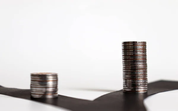 Pile Coins Two Fork Road — Stock Photo, Image