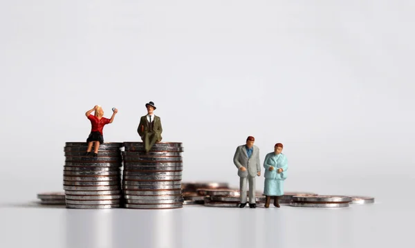 Coins Miniature People Concept Economic Generational Conflict — Stock Photo, Image