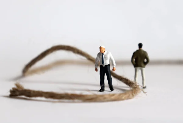 Two Miniature Men Standing Either Side Rope Concept Intergenerational Discord — Stock Photo, Image