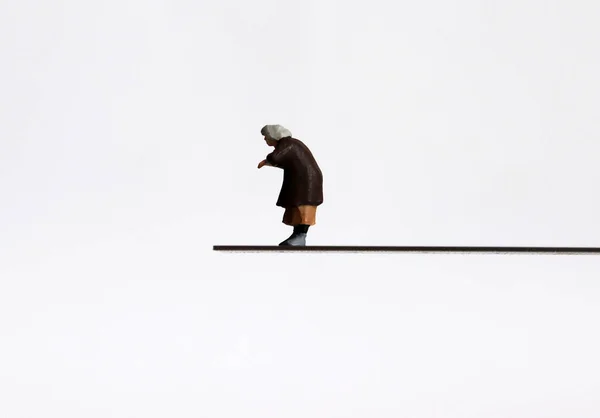 Miniature Woman Standing Edge Cliff — Stock Photo, Image