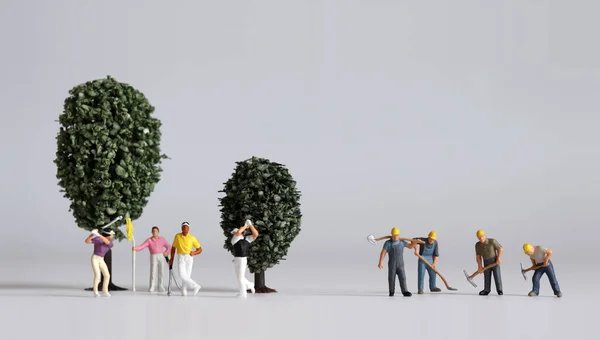 Мініатюри Мініатюрні Дерева Концепція Розриву Між Багатими Бідними — стокове фото