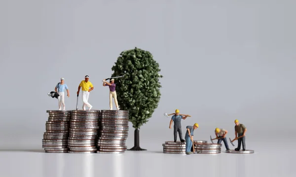 Miniature People Standing Pile Coins Concepts Lives Rich Poor — Stock Photo, Image