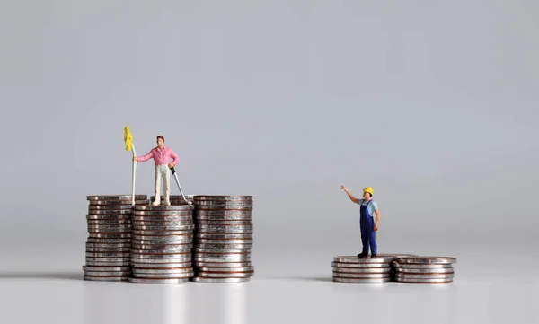 Concept Economic Inequality Coins Miniature People — Stock Photo, Image